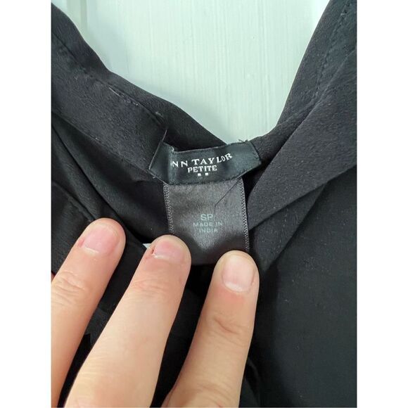 Ann Taylor black collared tank with scalloped front SP - Picture 2 of 5
